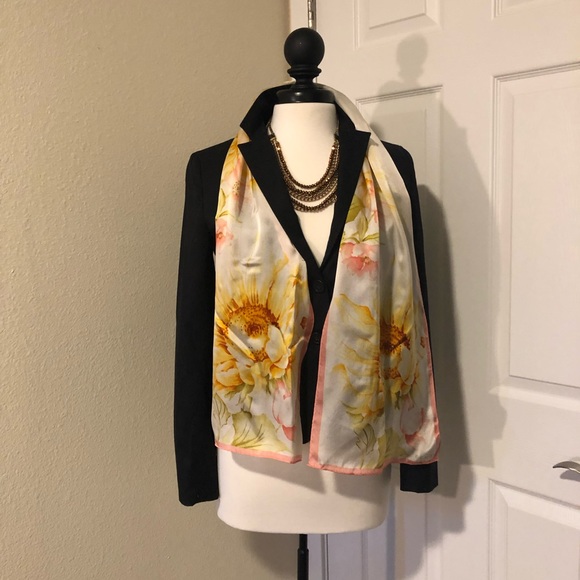 Sunflower print scarf - Picture 2 of 5